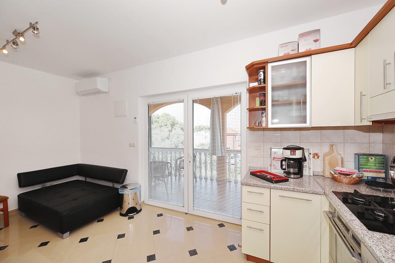 Apartment Sapavac Vir Exterior photo